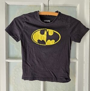 Batman Black Yellow Logo Graphic Tee Kids Small 6